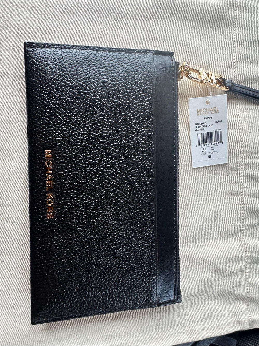 Michael Kors ❤️ Empire Large Zip Card Case-Black pebbled & smooth leather. NWT